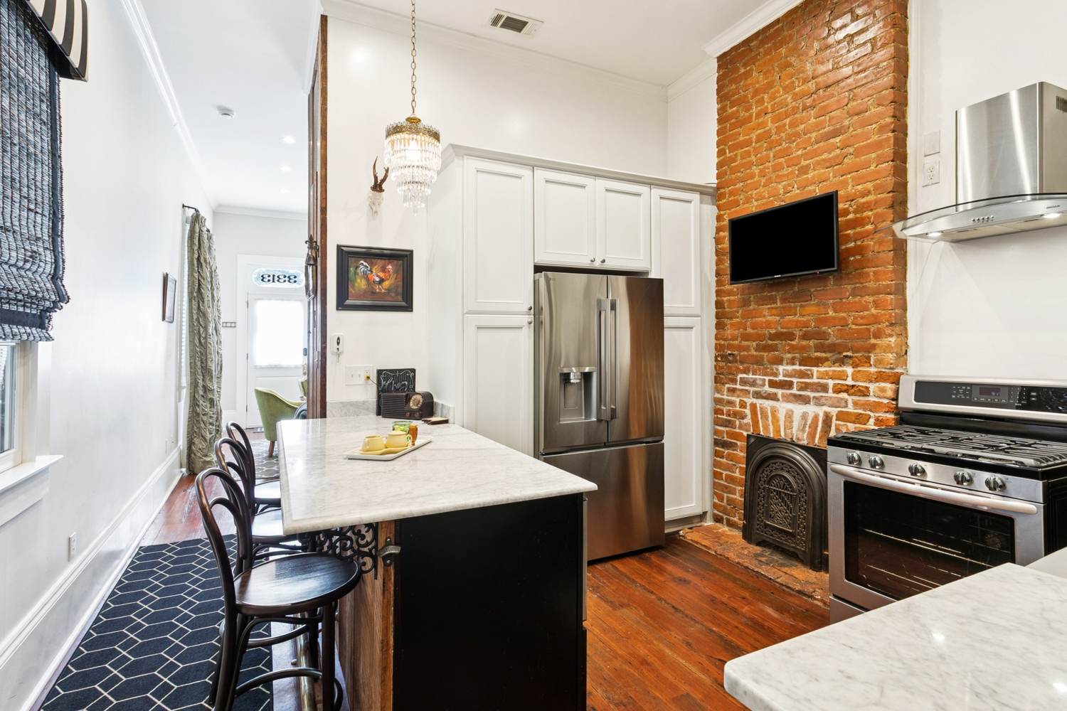 Irish Channel Furnished 2 bedroom