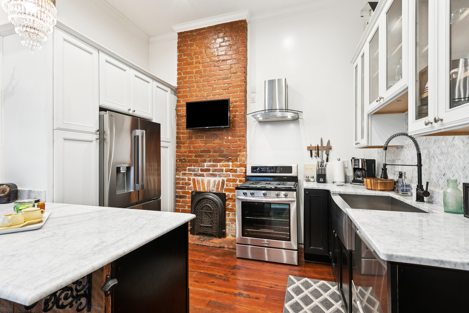 Irish Channel Furnished 2 bedroom