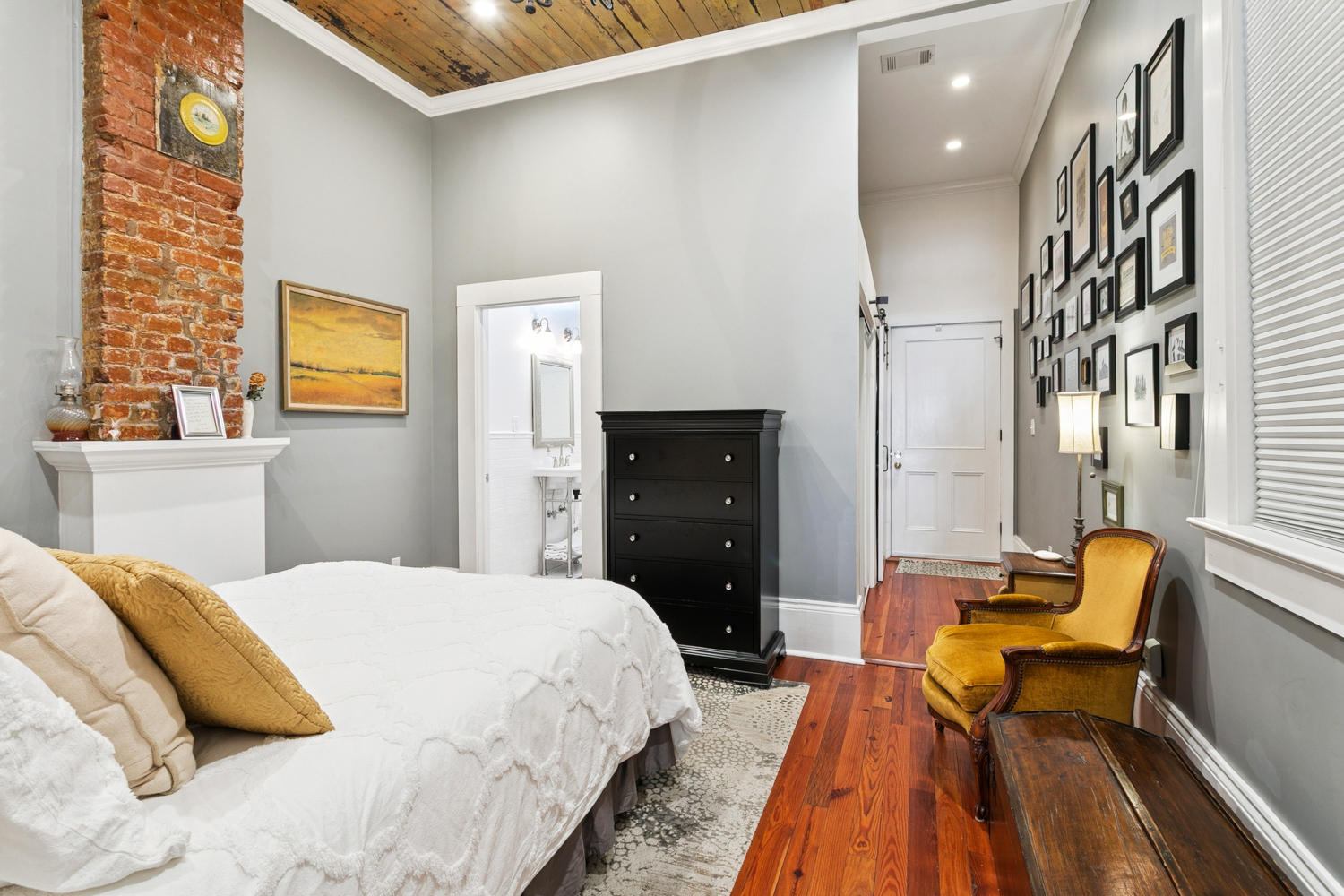 Irish Channel Furnished 2 bedroom