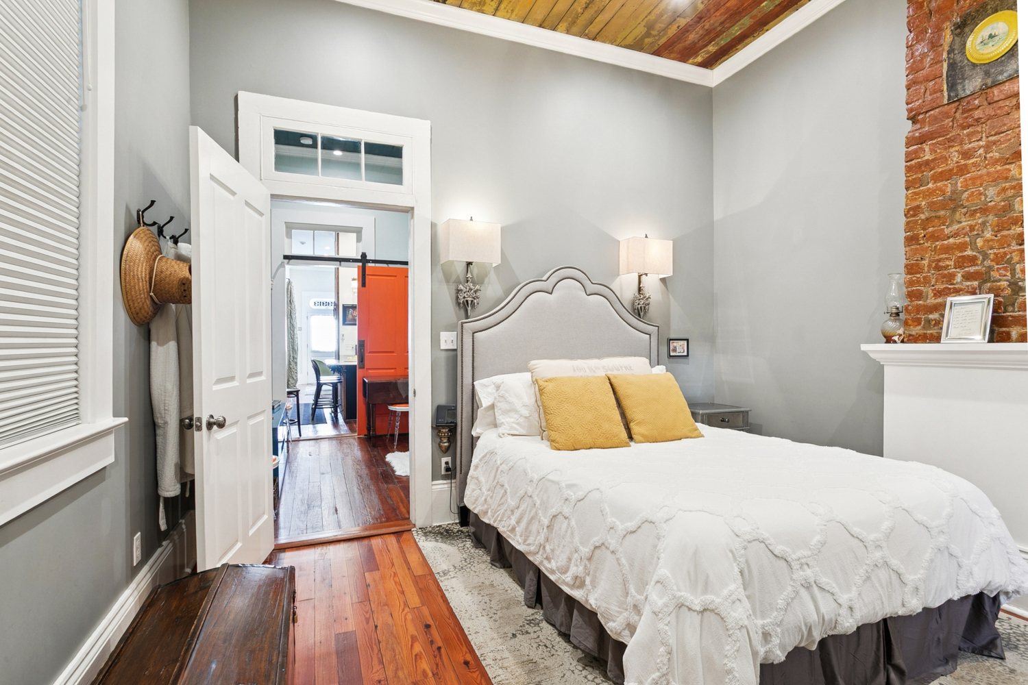 Irish Channel Furnished 2 bedroom